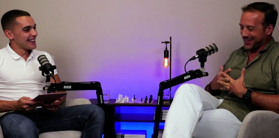 Último a Decidir: Novo Podcast Revela os Bastidores da Liderança Último a Decidir: Novo Podcast Revela os Bastidores da Liderança