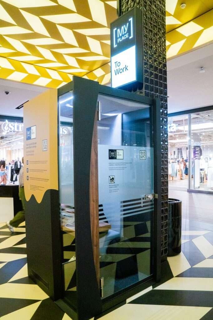 Shopping no Porto: Cabines Modernas e Isoladas para Foco Shopping no Porto: Cabines Modernas e Isoladas para Foco