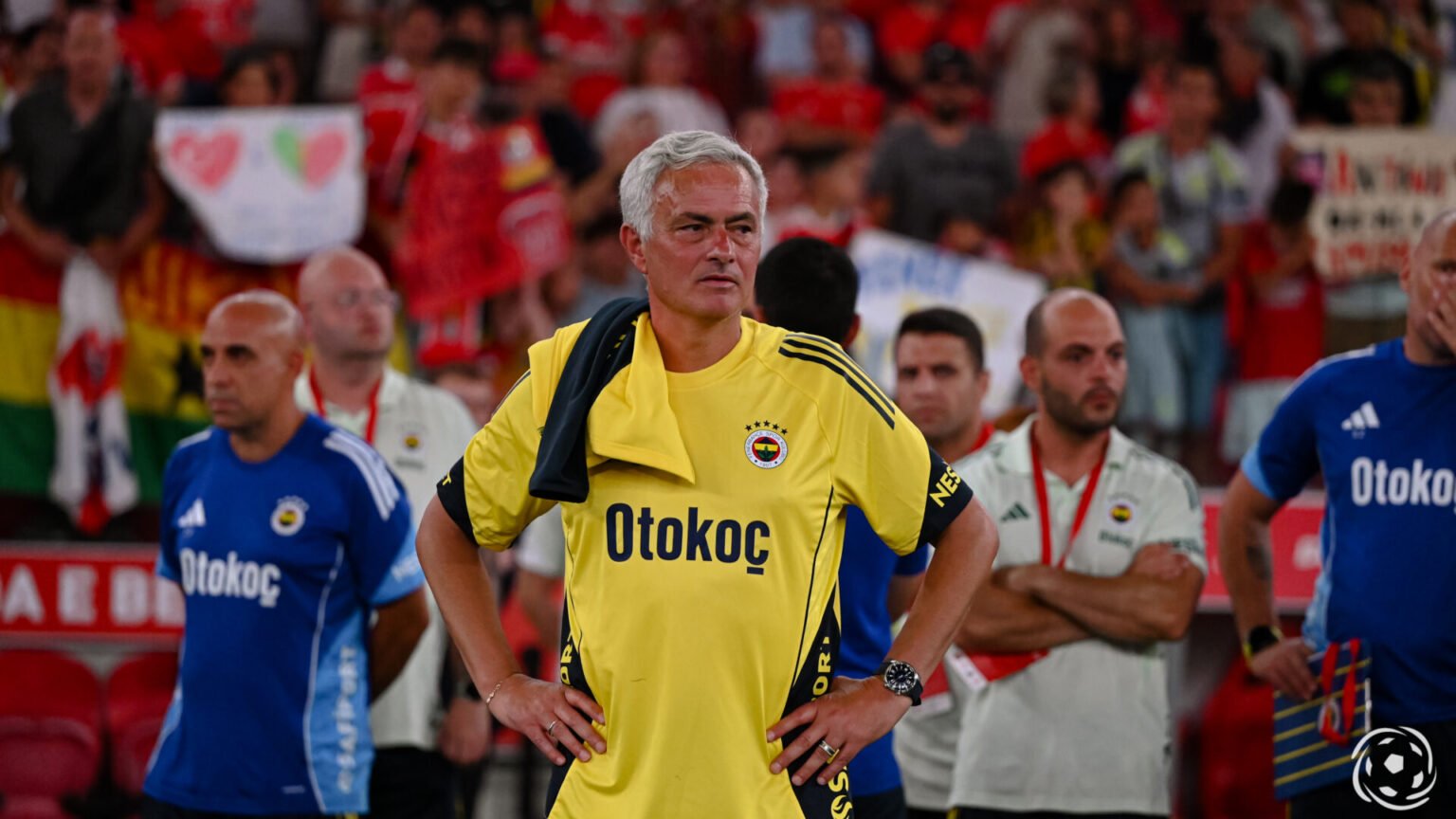 Mais um treinador surge como candidato à sucessão de José Mourinho no Fenerbahçe