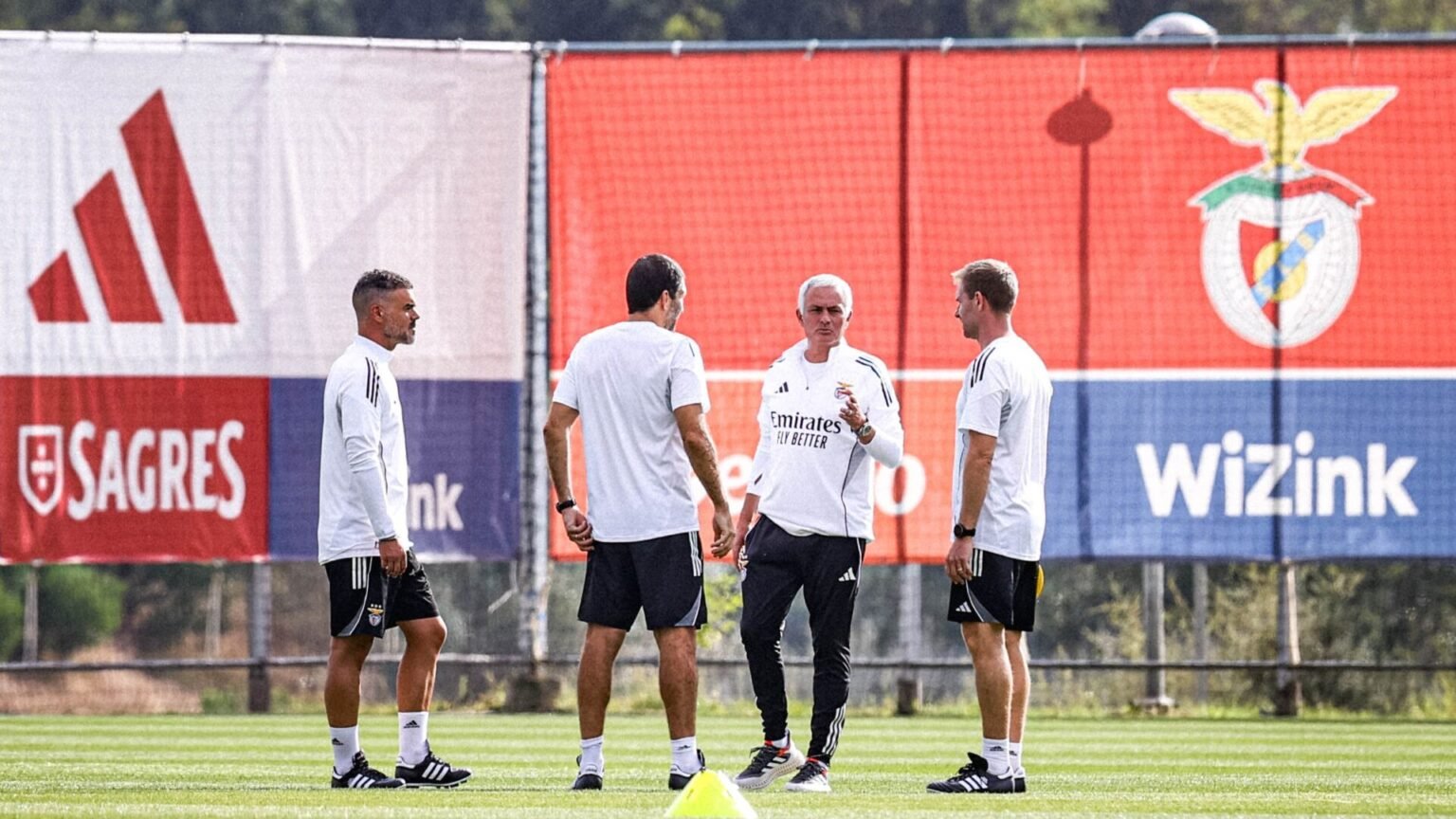 A Equipa Técnica de José Mourinho no Benfica A Equipa Técnica de José Mourinho no Benfica