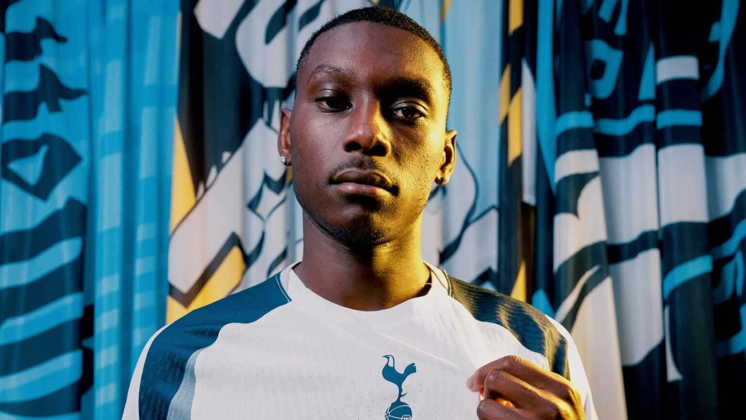 Randal Kolo Muani emprestado pelo PSG ao Tottenham até o final da temporada