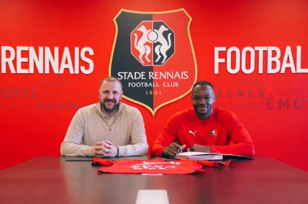 Steve Mandanda anuncia sua aposentadoria do futebol profissional