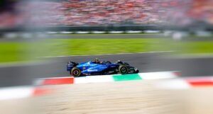 Piloto Surpreende e Ultrapassa um dos Mercedes no Mundial de Fórmula 1