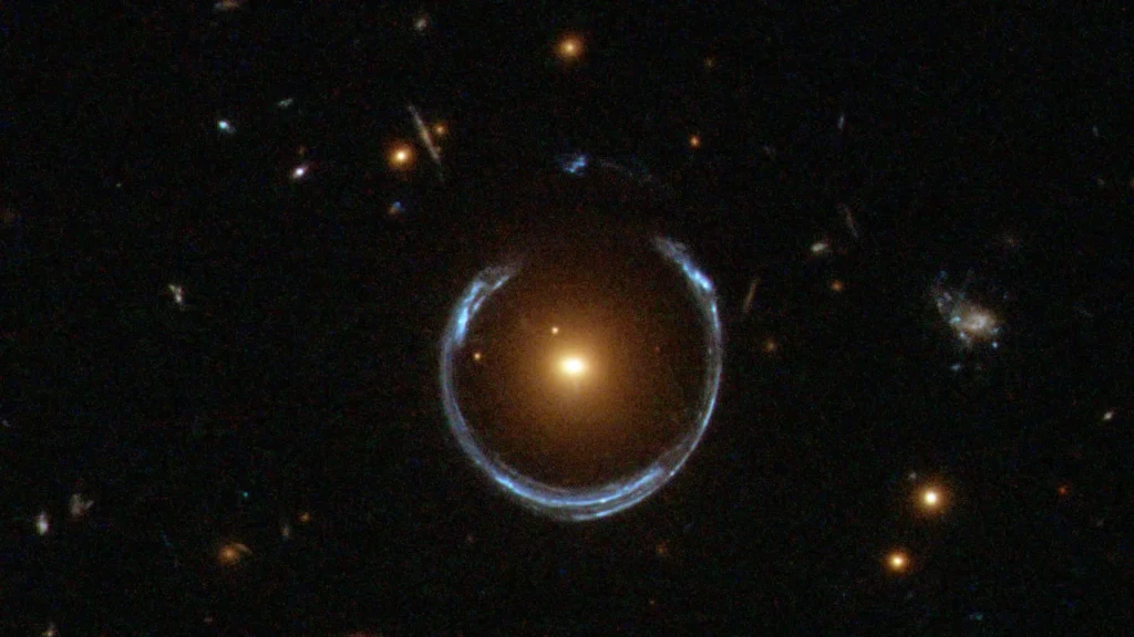 Anel Gigante de Einstein revela um dos maiores buracos negros do Universo