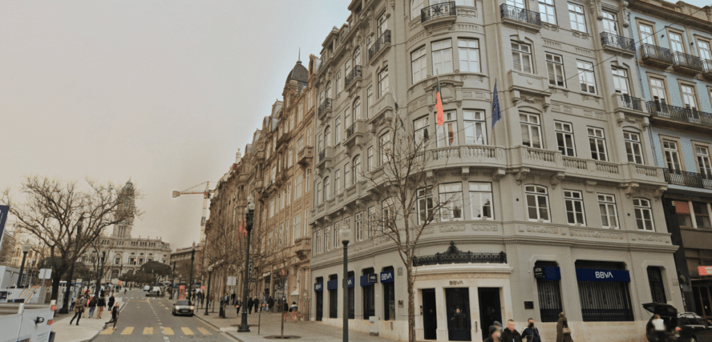 Ícone dos Aliados renasce com escritórios e marcas de luxo no coração do Porto Ícone dos Aliados renasce com escritórios e marcas de luxo no coração do Porto