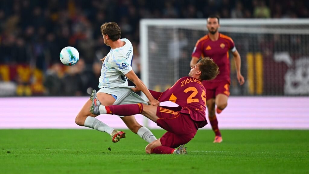 Inter de Milão conquista vitória pela margem mínima em Roma e assume a liderança: Resultados do dia na Serie A Inter de Milão conquista vitória pela margem mínima em Roma e assume a liderança: Resultados do dia na Serie A