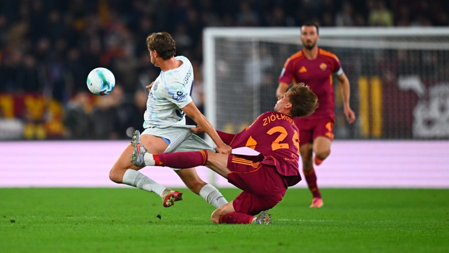 Inter de Milão conquista vitória pela margem mínima em Roma e assume a liderança: Resultados do dia na Serie A Inter de Milão conquista vitória pela margem mínima em Roma e assume a liderança: Resultados do dia na Serie A
