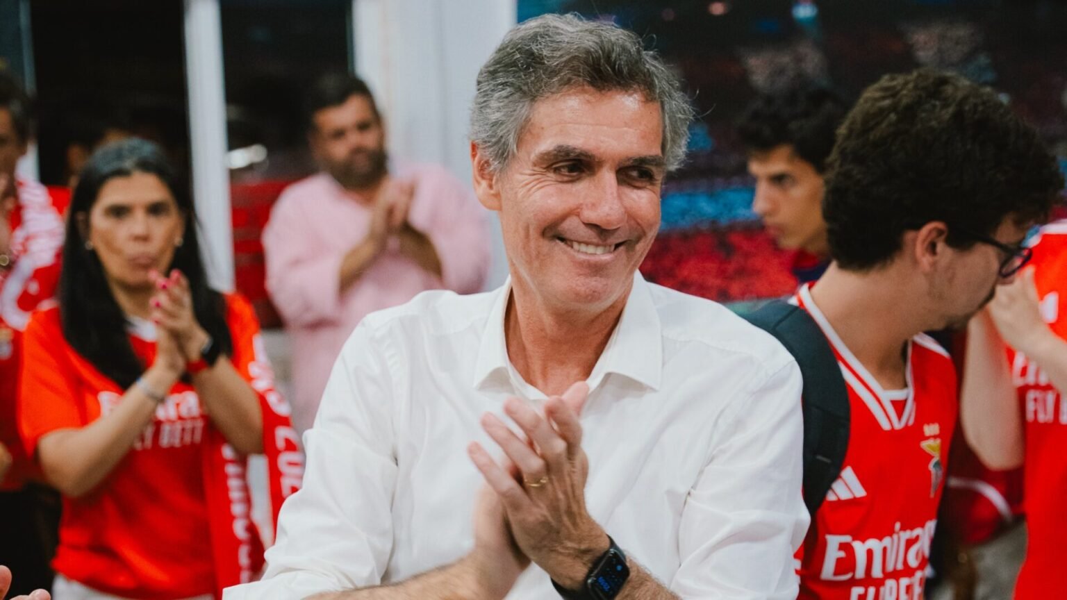 João Noronha Lopes ganha apoio de mais uma ex-glória do Benfica após Óscar Cardozo e Fabrizio Miccoli João Noronha Lopes ganha apoio de mais uma ex-glória do Benfica após Óscar Cardozo e Fabrizio Miccoli