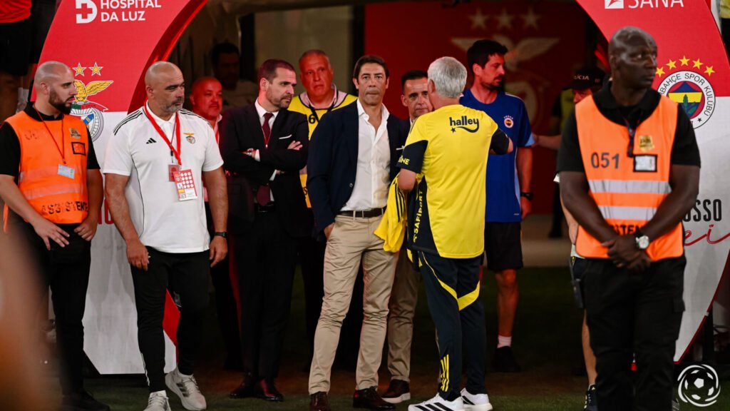 Rui Costa responde sobre a má construção do plantel do Benfica: ‘Disso falaremos internamente’ Rui Costa responde sobre a má construção do plantel do Benfica: 'Disso falaremos internamente'