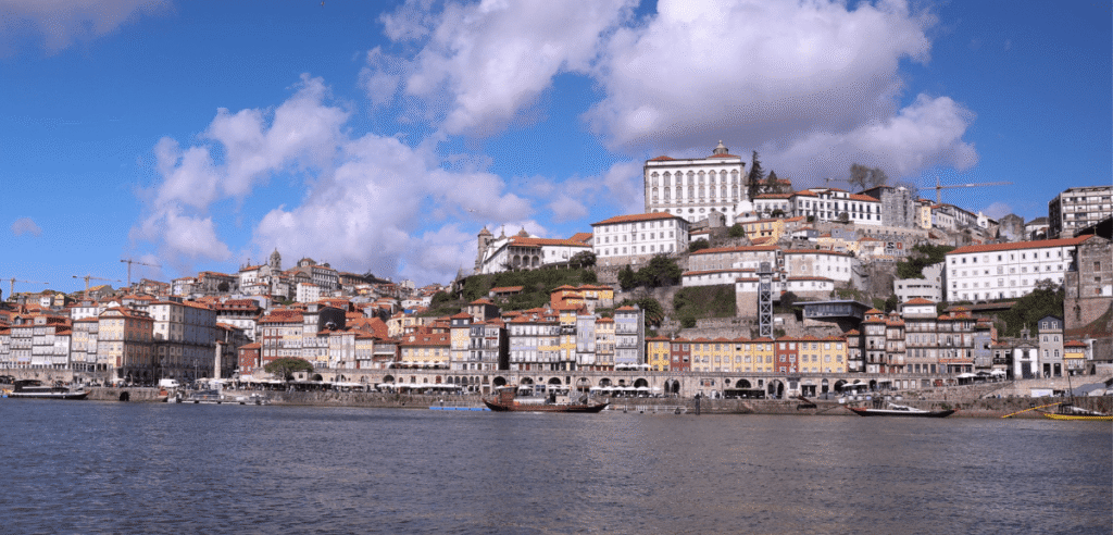 Porto é o grande vencedor do prémio de “melhor destino” nos Óscares do Turismo Porto é o grande vencedor do prémio de "melhor destino" nos Óscares do Turismo