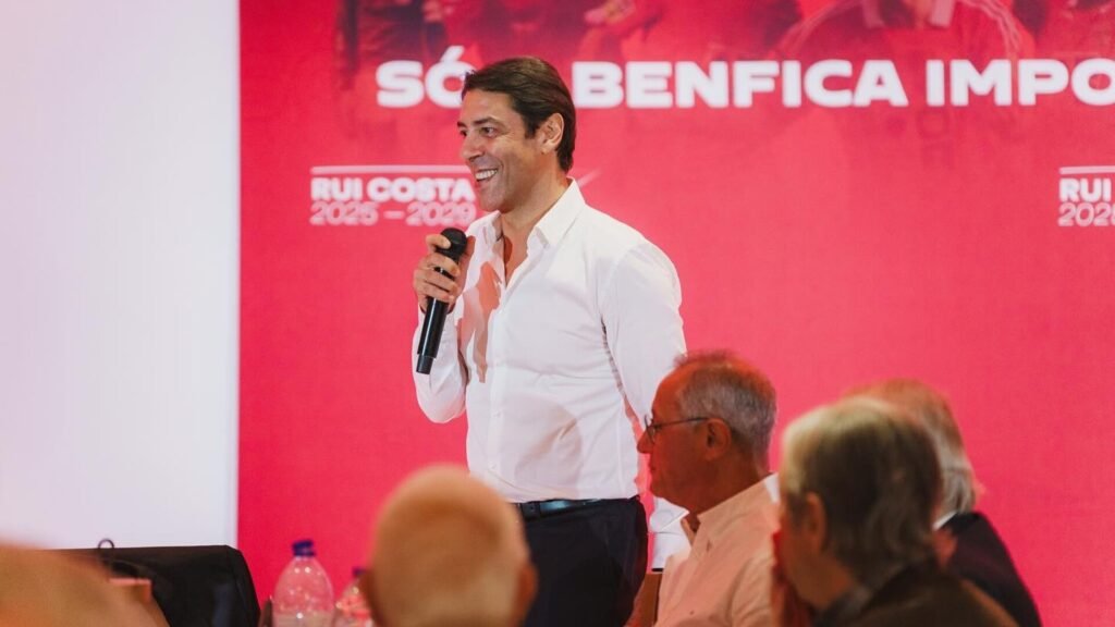 Rui Costa responde às críticas e apresenta novidades na sua lista: «Quando o Benfica não ganha, somos todos filhos da mãe» Rui Costa responde às críticas e apresenta novidades na sua lista: «Quando o Benfica não ganha, somos todos filhos da mãe»