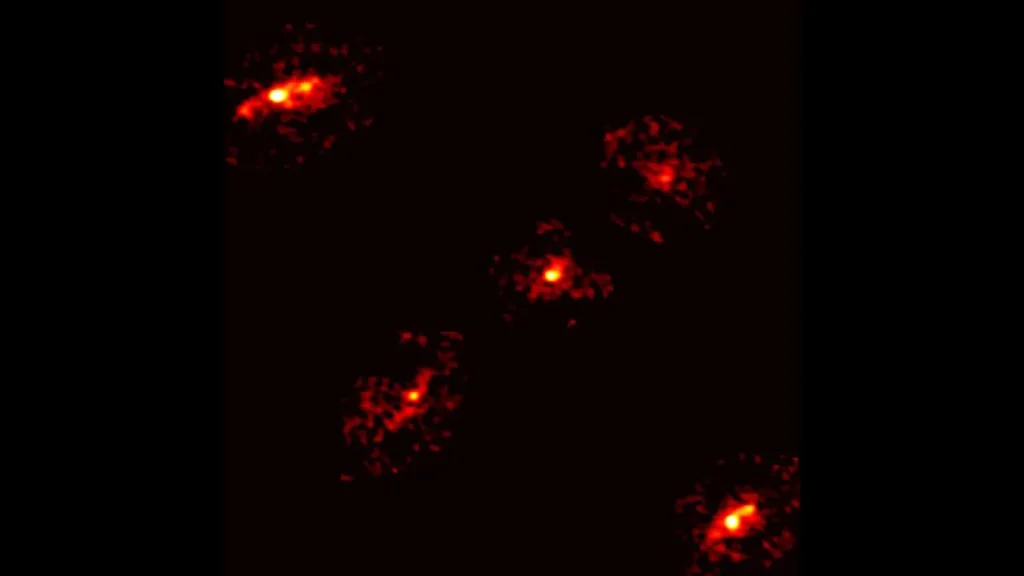 Raro Cruzamento de Einstein Revela Imagens Extras que Escondem Matéria Escura Raro Cruzamento de Einstein Revela Imagens Extras que Escondem Matéria Escura