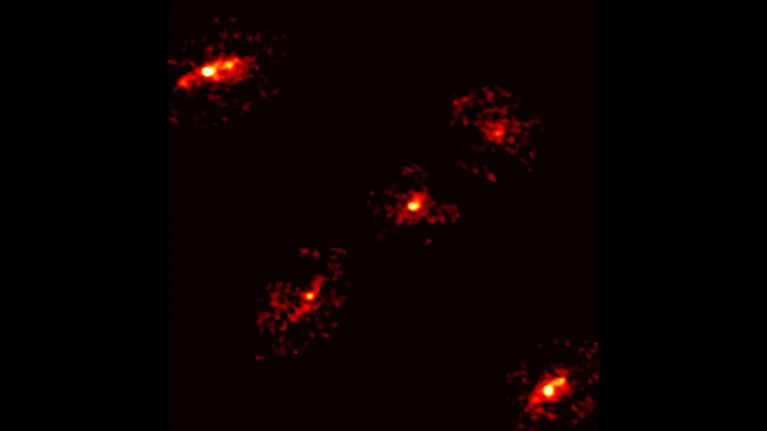 Raro Cruzamento de Einstein Revela Imagens Extras que Escondem Matéria Escura Raro Cruzamento de Einstein Revela Imagens Extras que Escondem Matéria Escura
