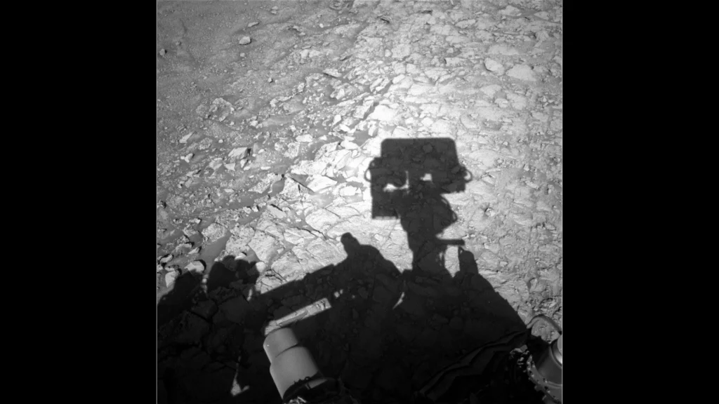 O rover Curiosity da NASA captura detalhes impressionantes das formações rochosas alienígenas O rover Curiosity da NASA captura detalhes impressionantes das formações rochosas alienígenas