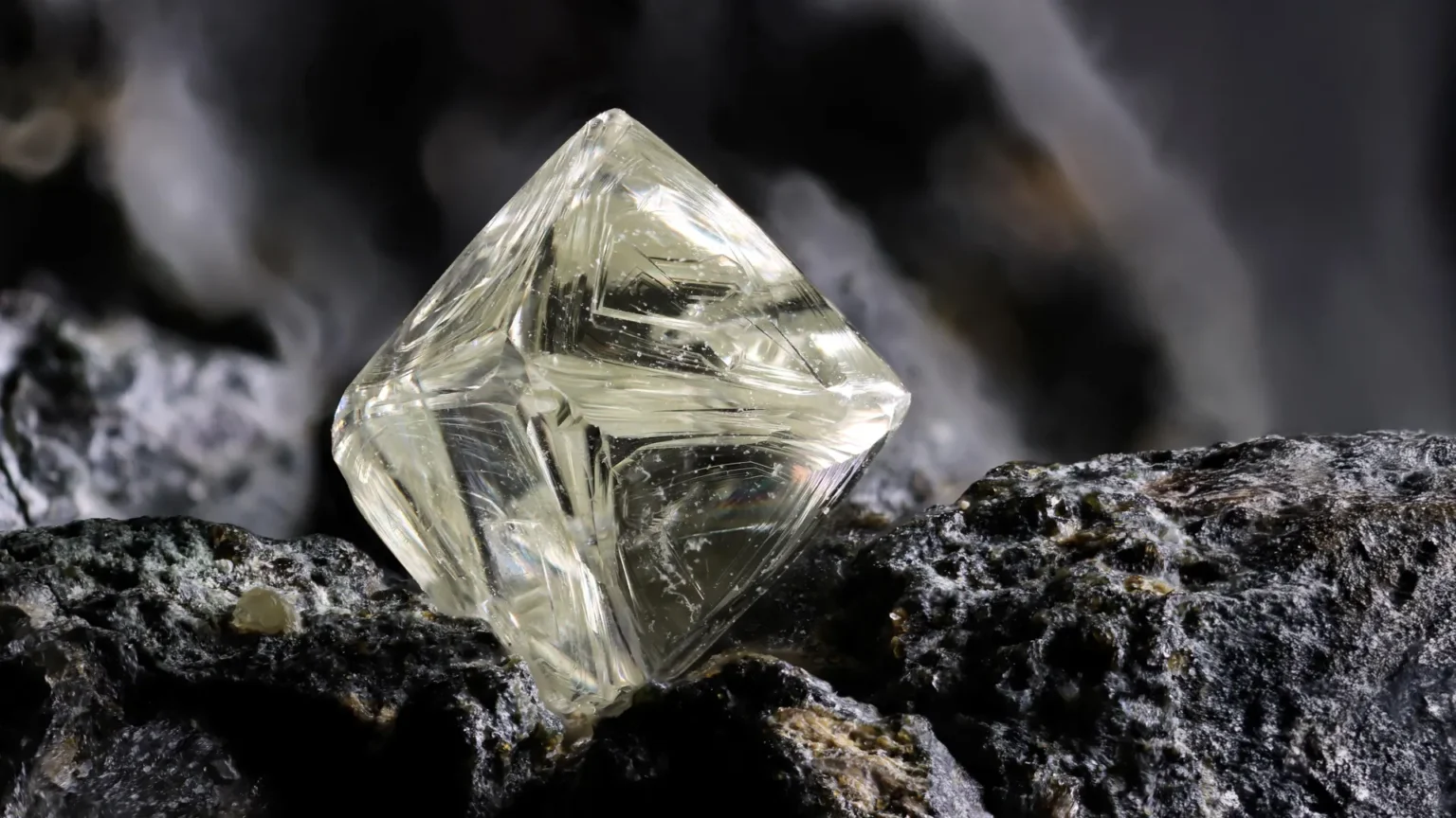 Cientistas desvendam o segredo explosivo de como os diamantes chegam à superfície