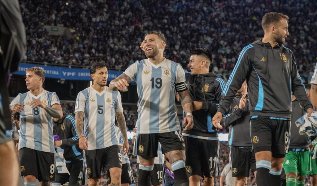 Lionel Scaloni justifica a ausência de Nicolás Otamendi no jogo Angola x Argentina: «Preferimos protegê-lo»
