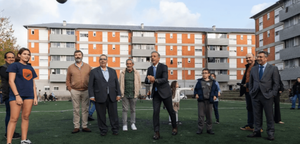 Campo de Jogos do Bairro do Porto Receberá “Nova Vida” Após Construção Campo de Jogos do Bairro do Porto Receberá "Nova Vida" Após Construção