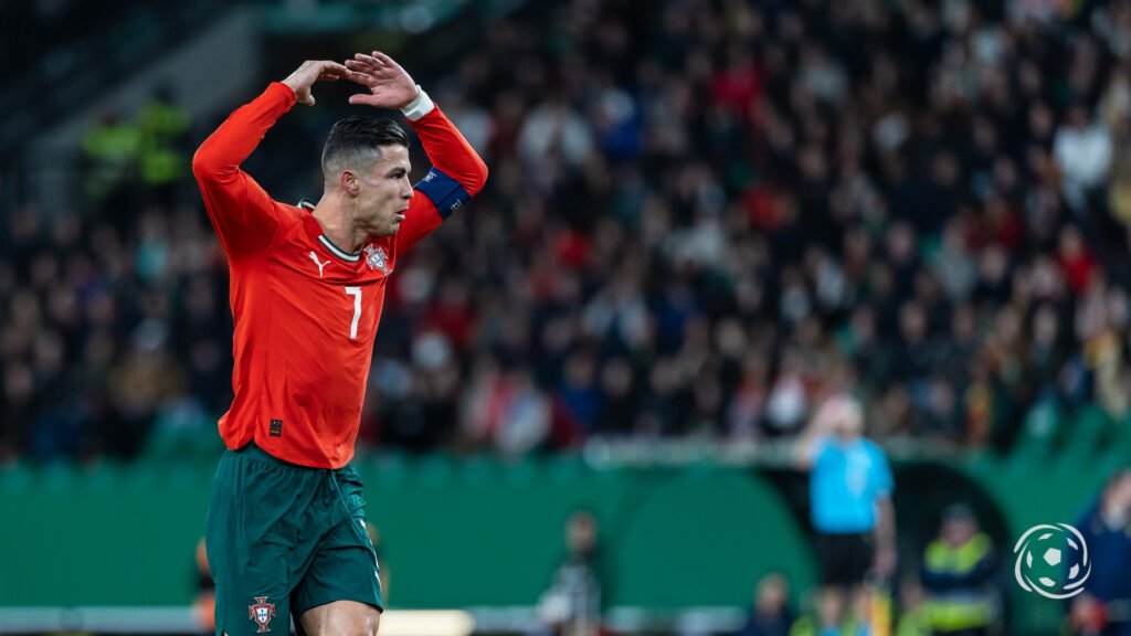 Cristiano Ronaldo reage à conquista do Mundial Sub-17 por Portugal: «Gigantes» Cristiano Ronaldo reage à conquista do Mundial Sub-17 por Portugal: «Gigantes»