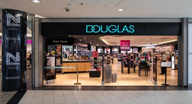 Douglas Portugal Fragrâncias: Sofisticação, Singularidade e Vivência Olfativa Douglas Portugal Perfumes - Elegância, Exclusividade e Experiência Sensorial