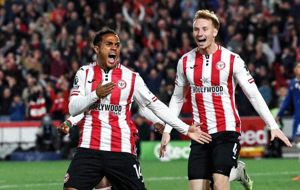 Ex-Marítimo entre os 3 clubes da Premier League