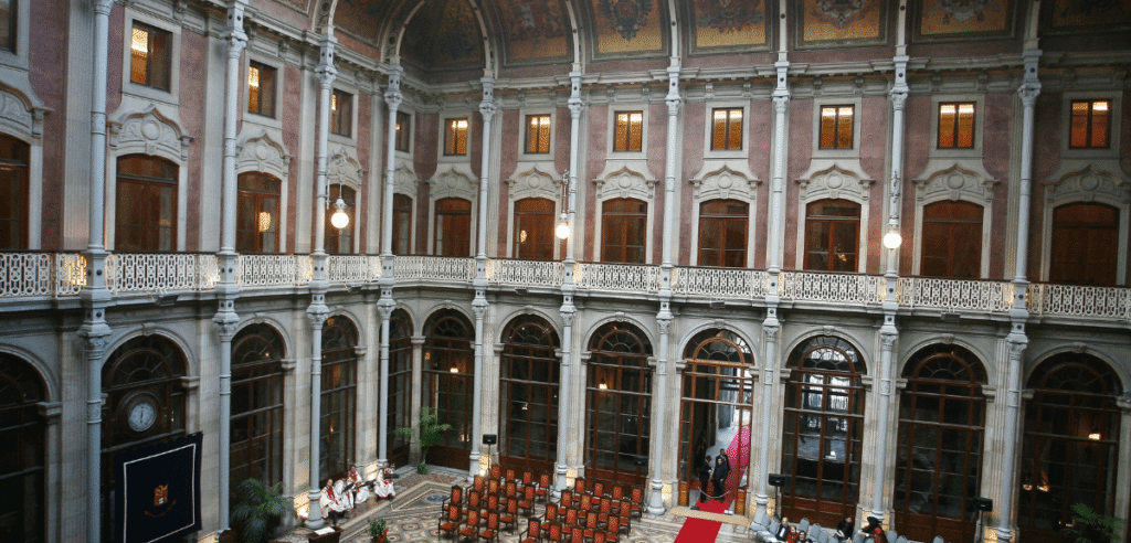 Visita Gratuita ao É dos Palácios Mais Famosos do Porto para Seniores na Próxima Semana
