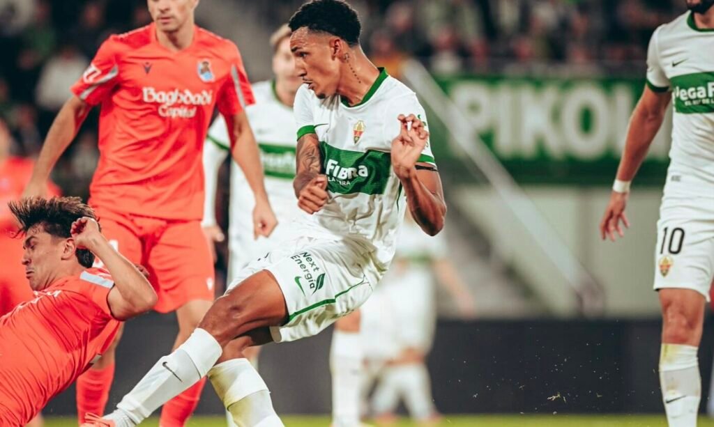 Pênalti de Mikel Oyarzabal garante empate da Real Sociedad contra o Elche Pênalti de Mikel Oyarzabal garante empate da Real Sociedad contra o Elche