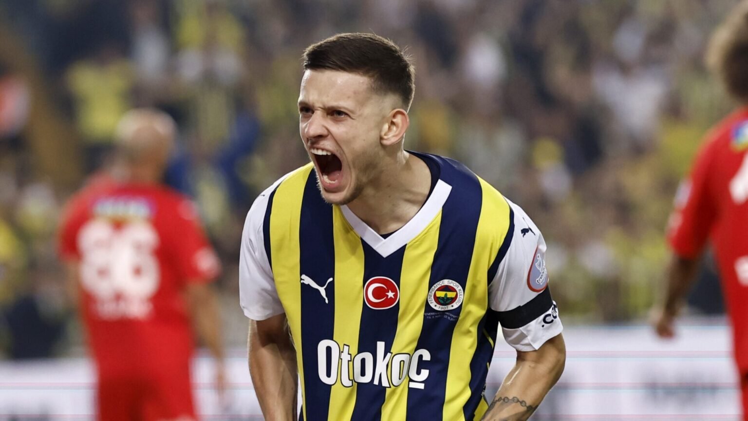 Sebastian Szymanski pode deixar o Fenerbahçe em janeiro