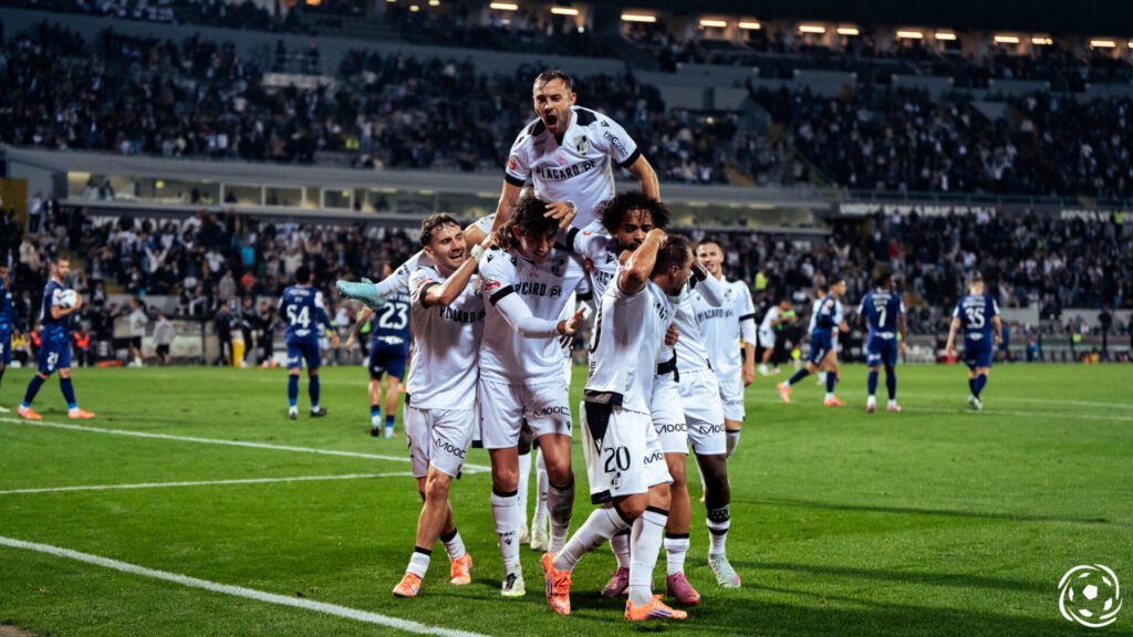 Oumar Camara amplia vantagem do Vitória SC sobre o FC Porto