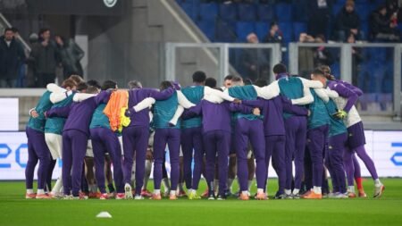 Fiorentina: Treinador acusa jogador de se recusar a bater penálti enquanto caos se instala com mensagens apagadas nas redes sociais