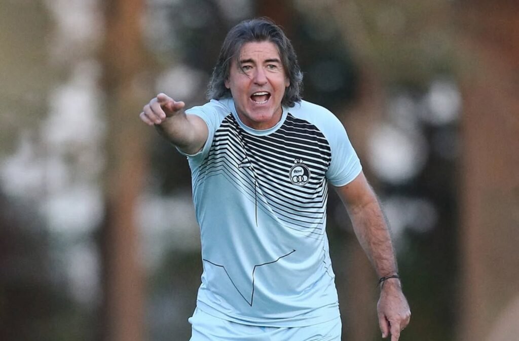 Esteghlal de Ricardo Sá Pinto vence e lidera o campeonato com um jogo a menos