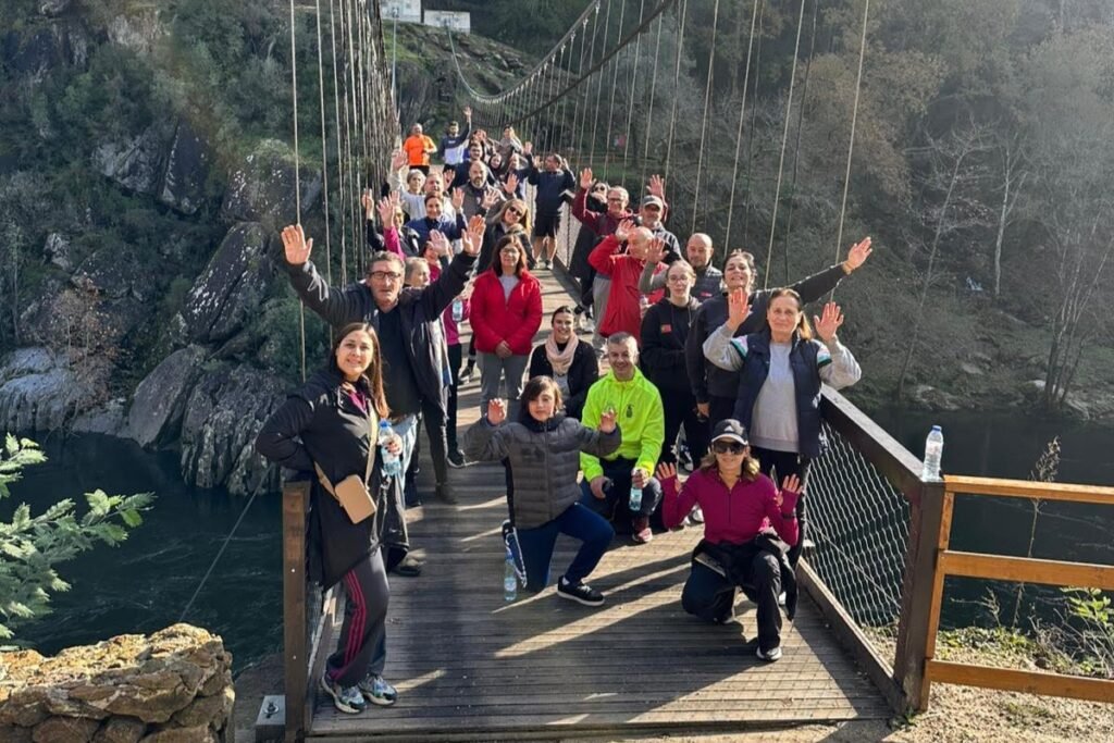 Caminhada solidária, ações nas escolas e campanha de alimentos marcaram a iniciativa.