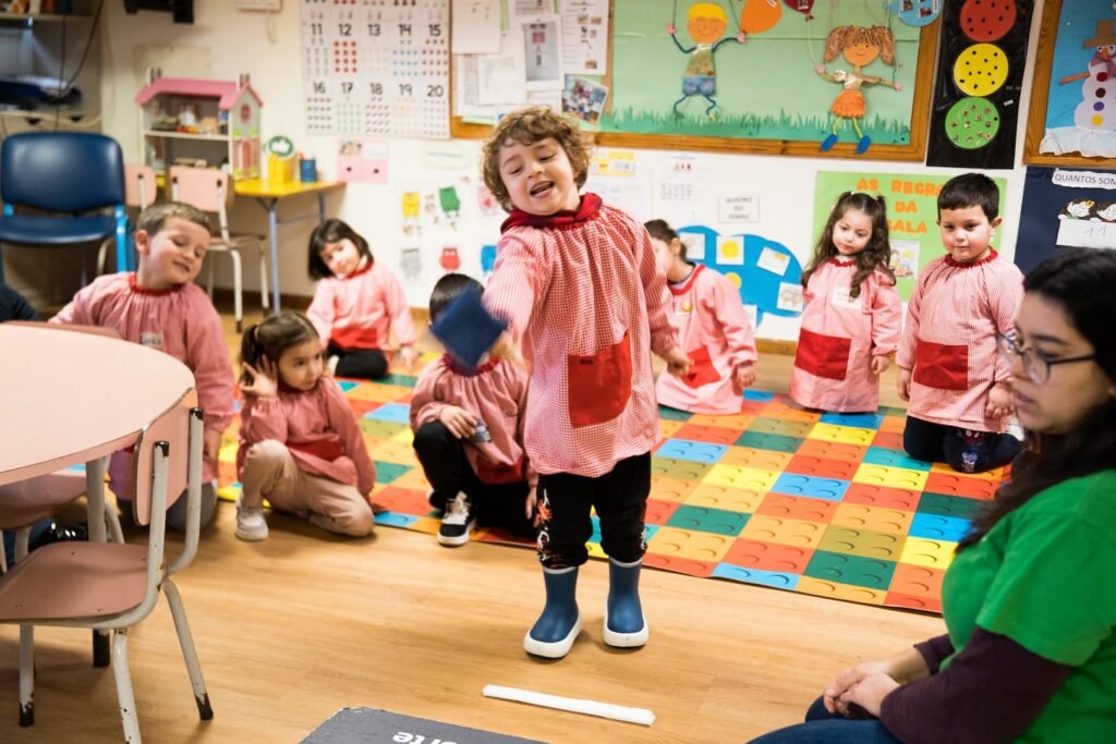 A&ccedil;&otilde;es com crian&ccedil;as e idosos para combater desperd&iacute;cio e promover reciclagem.