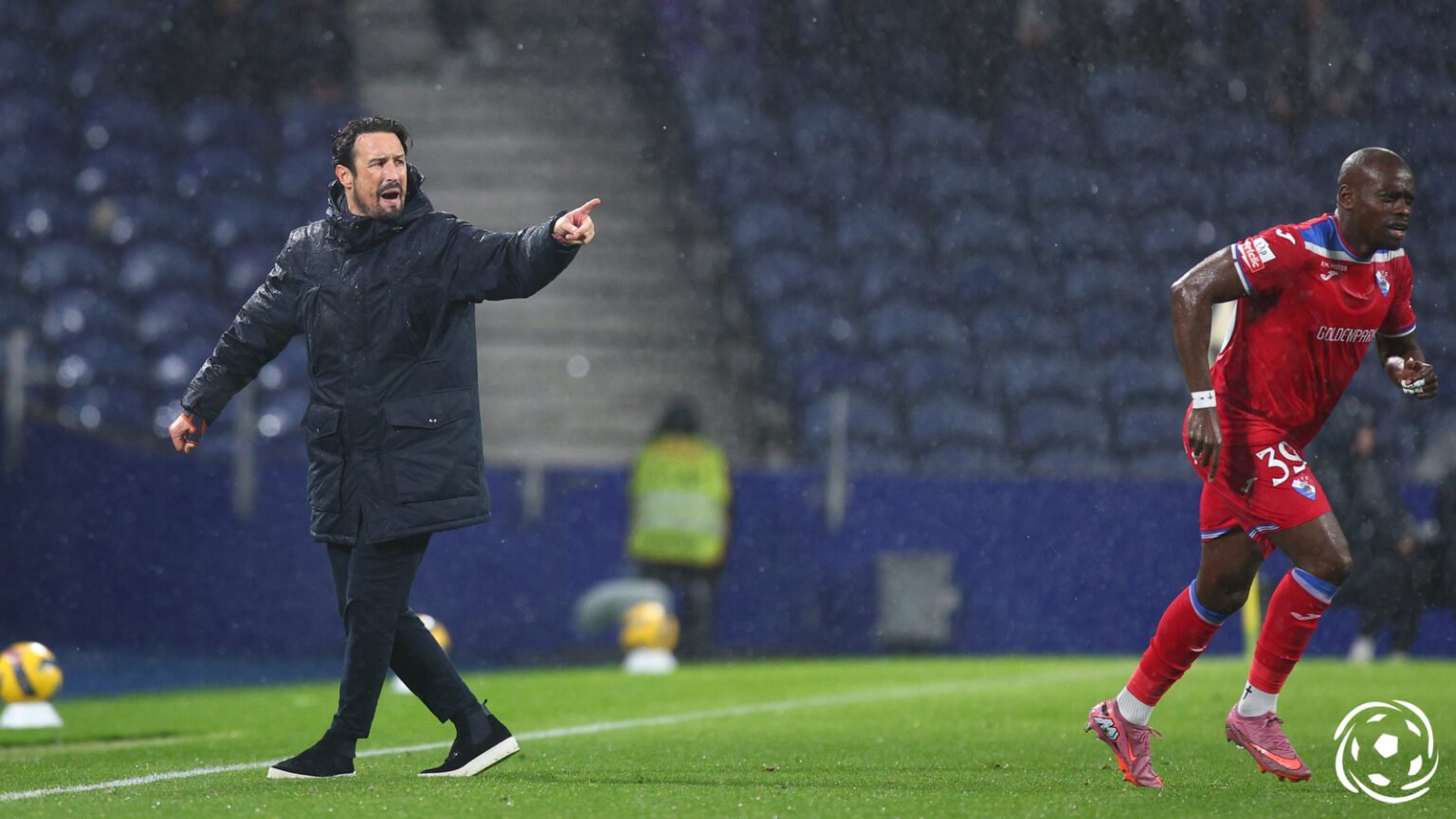 César Peixoto envia mensagem contundente a Vasco Sousa e se pronuncia sobre expulsão: Existe um jogo até aos 70 minutos e outro depois César Peixoto envia mensagem contundente a Vasco Sousa e se pronuncia sobre expulsão: «Existe um jogo até aos 70 minutos e outro depois»