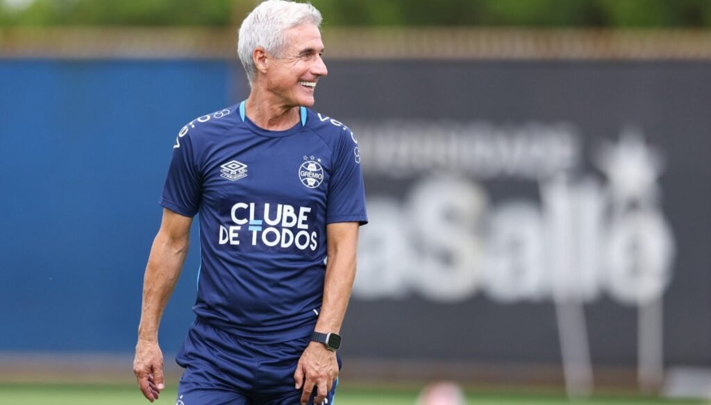 Luís Castro perto de receber jogador fundamental para Abel Ferreira