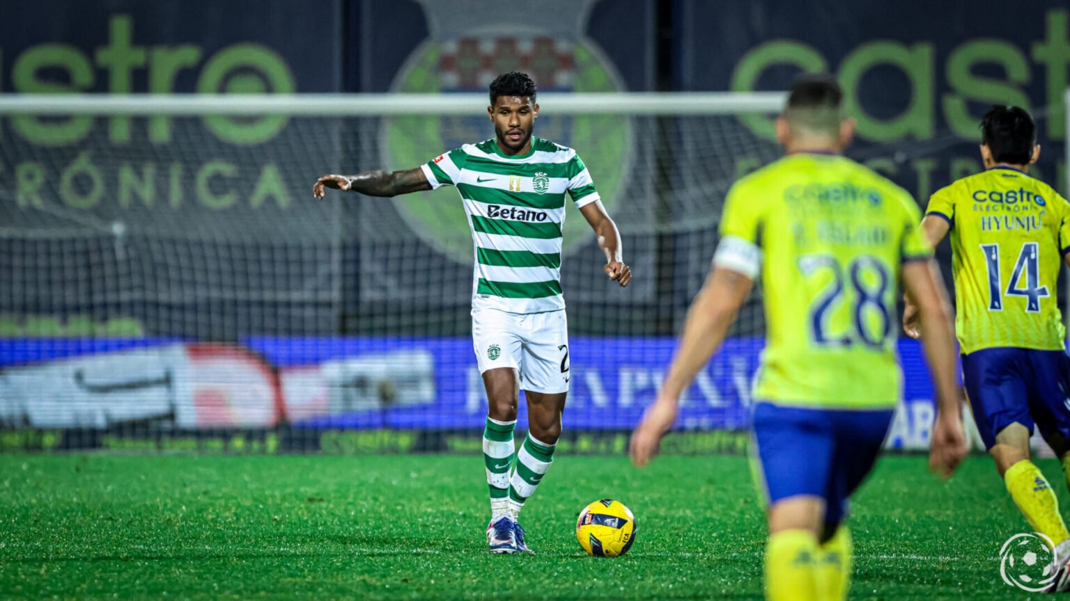 Dois clubes de olho na contratação de Matheus Reis a custo zero