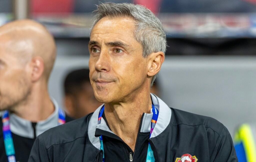 Shabab Al Ahli de Paulo Sousa vence Al Jazira por 2 a 0