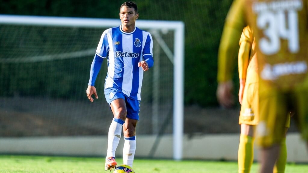 Thiago Silva Compartilha Mensagem no Balneário Após Vitória: Eustáquio Destaca Samu e o Grupo