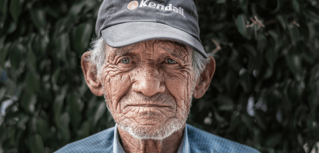 Porto lança novo projeto contra a solidão entre idosos: descubra como ser voluntário