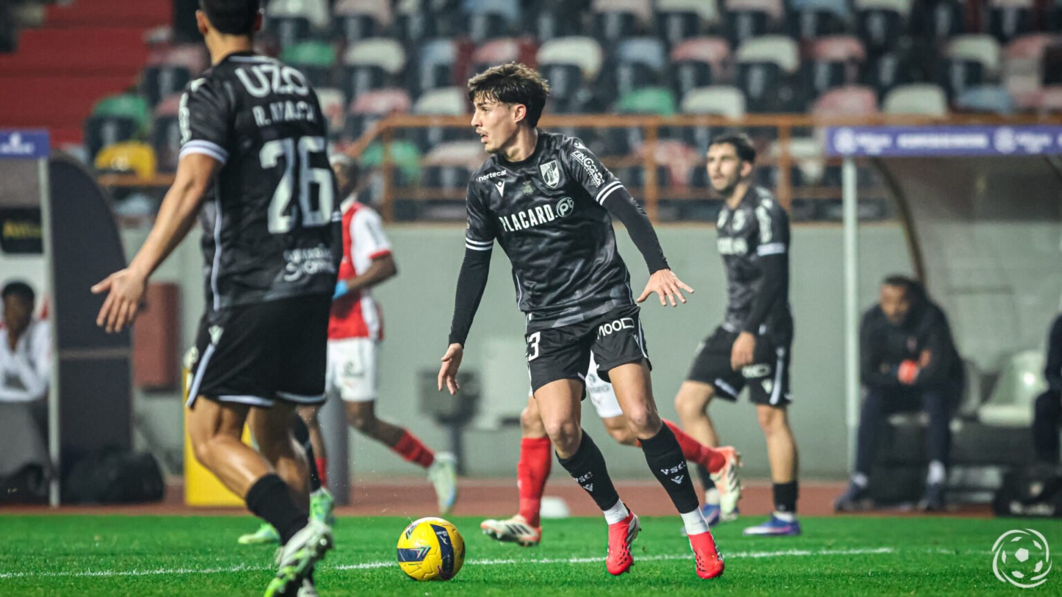 Vitória SC: Novo Herói no Meio Campo e um Futuro Promissor