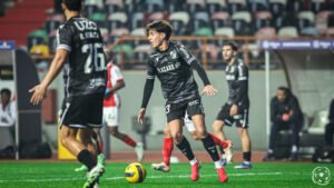 Vitória SC: Novo Herói no Meio Campo e um Futuro Promissor