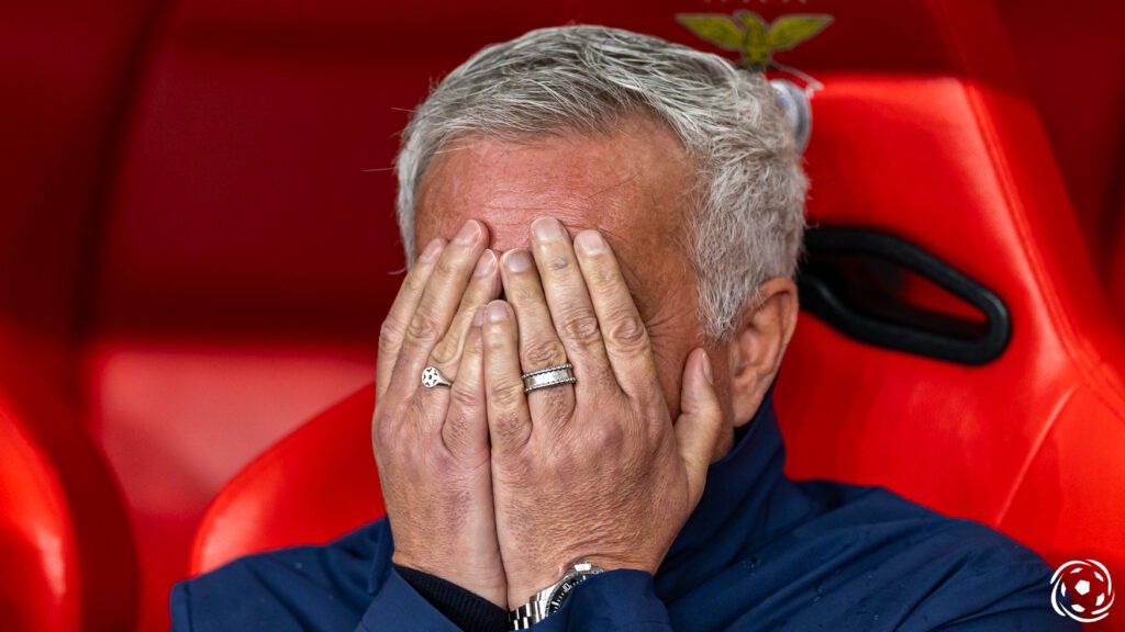 Benfica em alerta: Dois indiscutíveis em risco de castigo na Champions League Benfica em alerta: Dois indiscutíveis em risco de castigo na Champions League