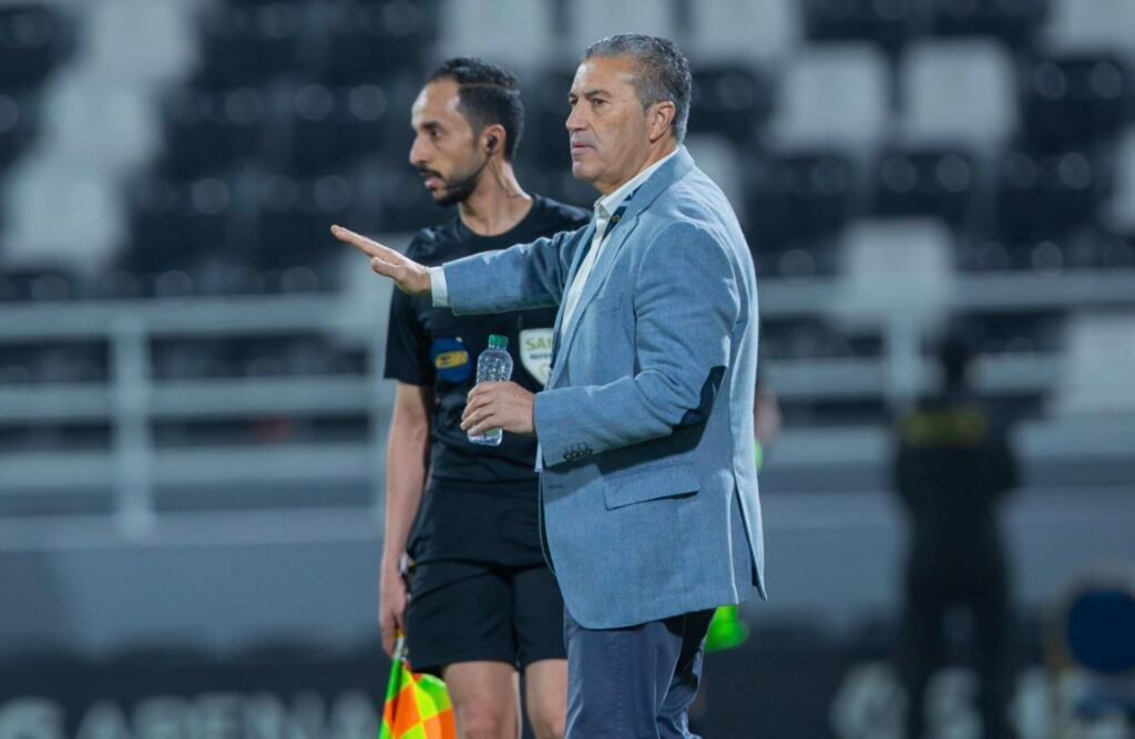 Al Ula de José Peseiro avança firme rumo à subida na Liga Saudita