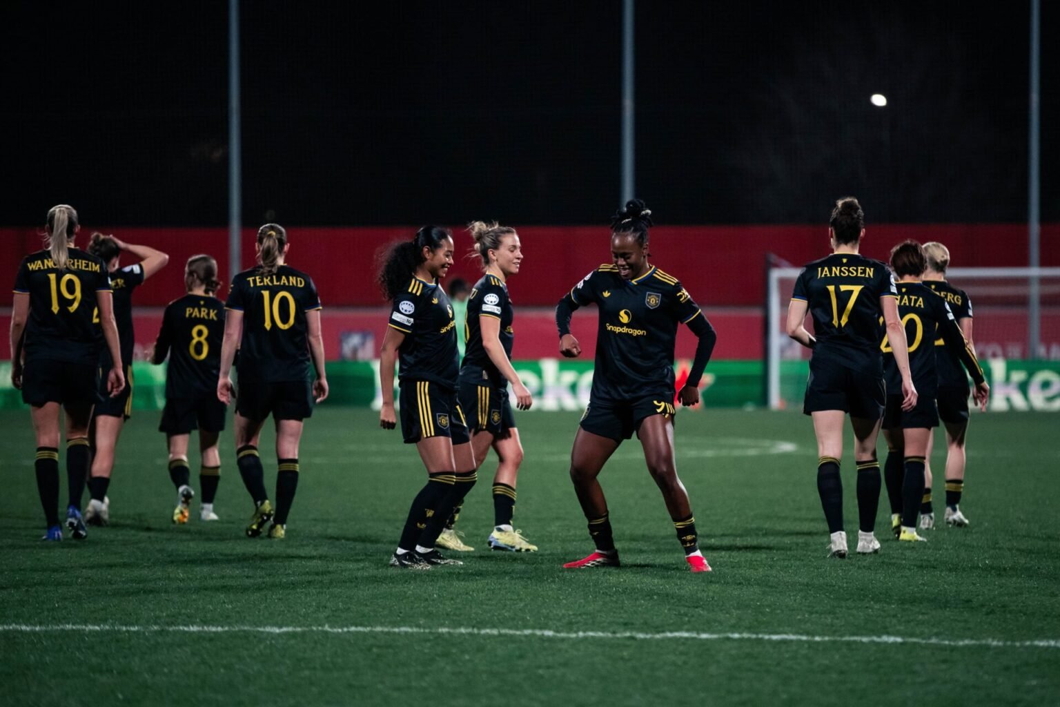 Manchester United se destaca e conquista vantagem sobre o Atlético Madrid na Champions Feminina