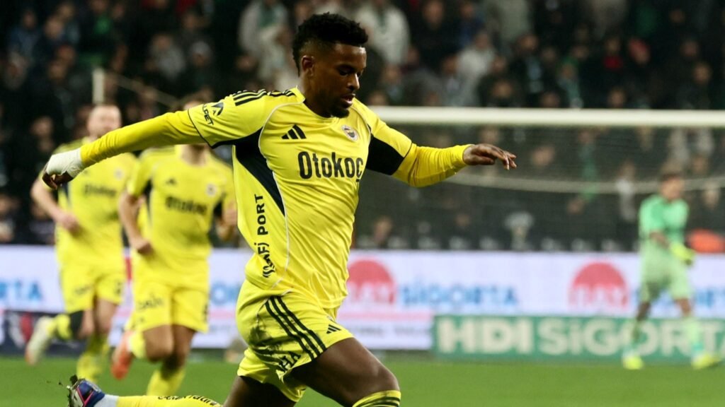 Fenerbahçe volta a vencer após série negativa com a ajuda de Nélson Semedo