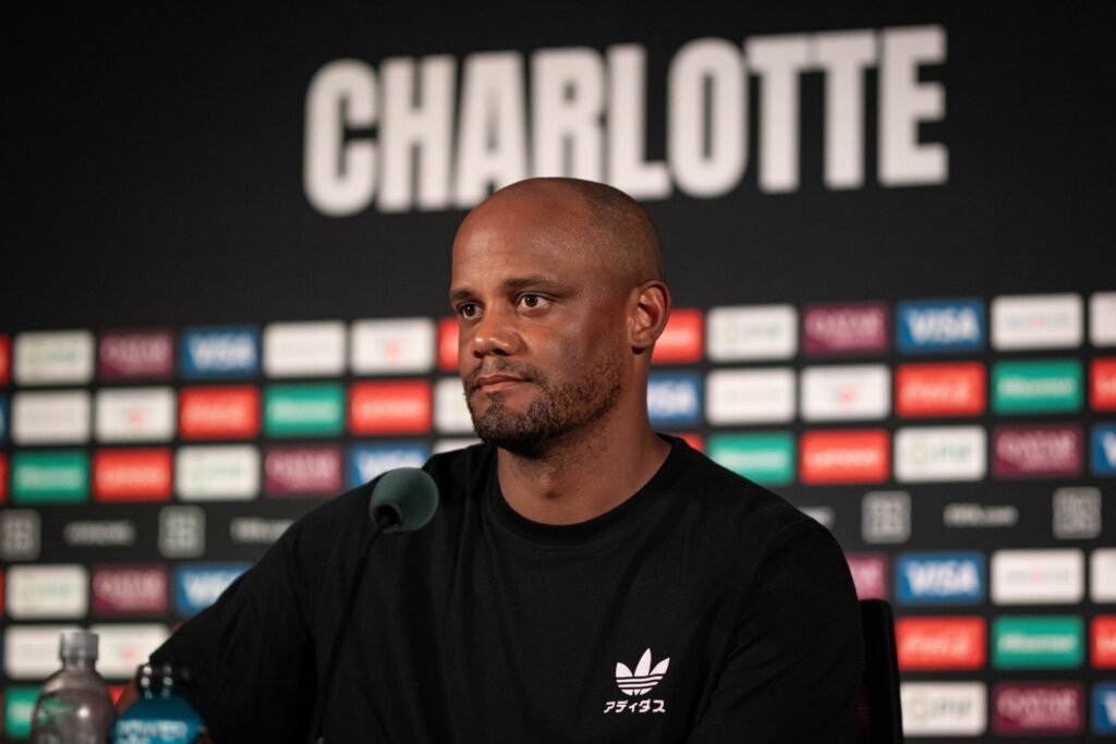 Vincent Kompany critica José Mourinho: "Ele viajava com Eusébio nos jogos fora e não via o que ele passava?"