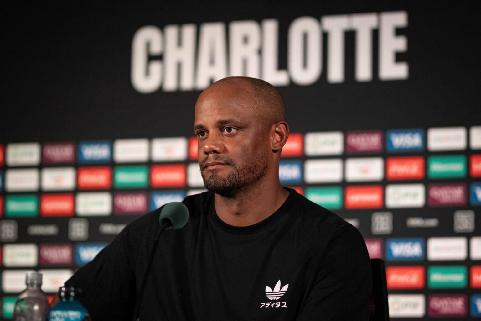 Vincent Kompany critica José Mourinho: "Ele viajava com Eusébio nos jogos fora e não via o que ele passava?"