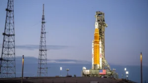 A Artemis II chega à plataforma de lançamento e a contagem regressiva para a Lua começa