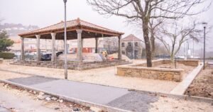 Praça da Mercado, em Gandarela de Basto, está a ser renovada