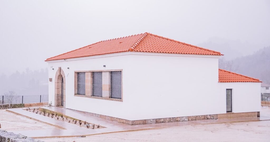 Antiga escola na Nespereira transforma