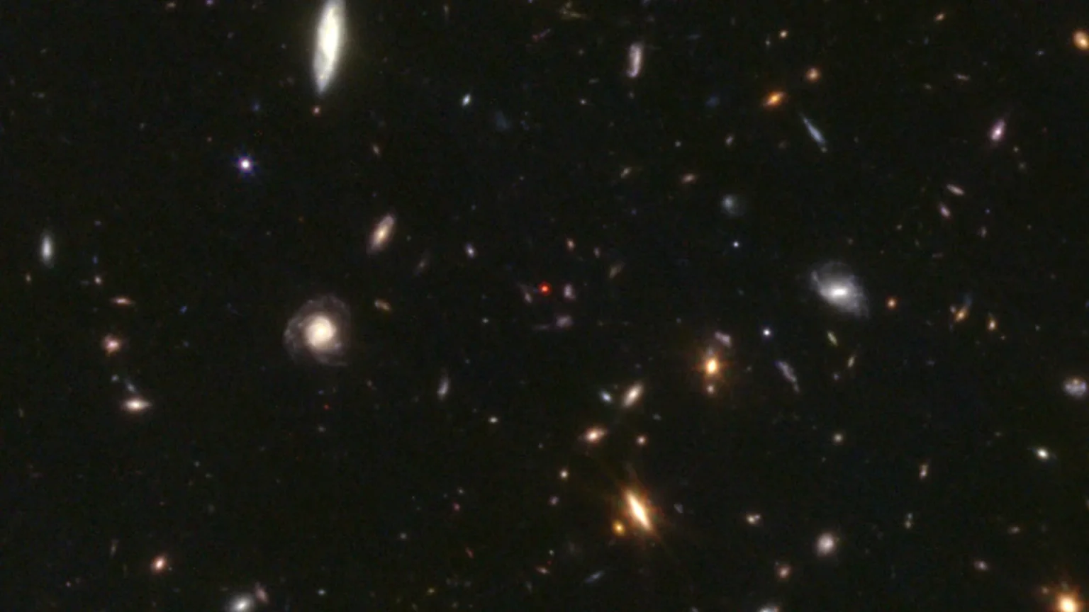 Aqueles estranhos pontos vermelhos nas imagens do James Webb finalmente têm uma explicação